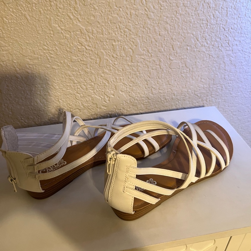 Carlos white sandals size 8